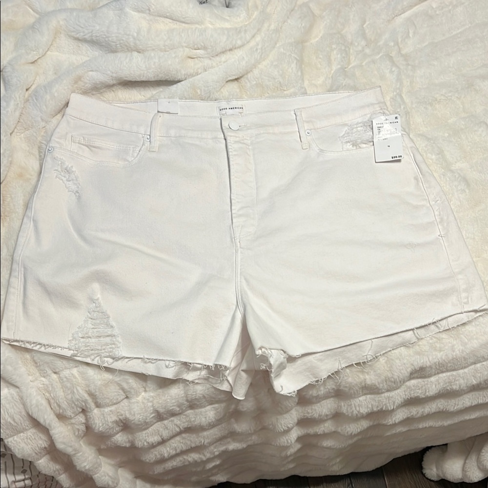 NWT Good American White Good 90s Short, Size 16
